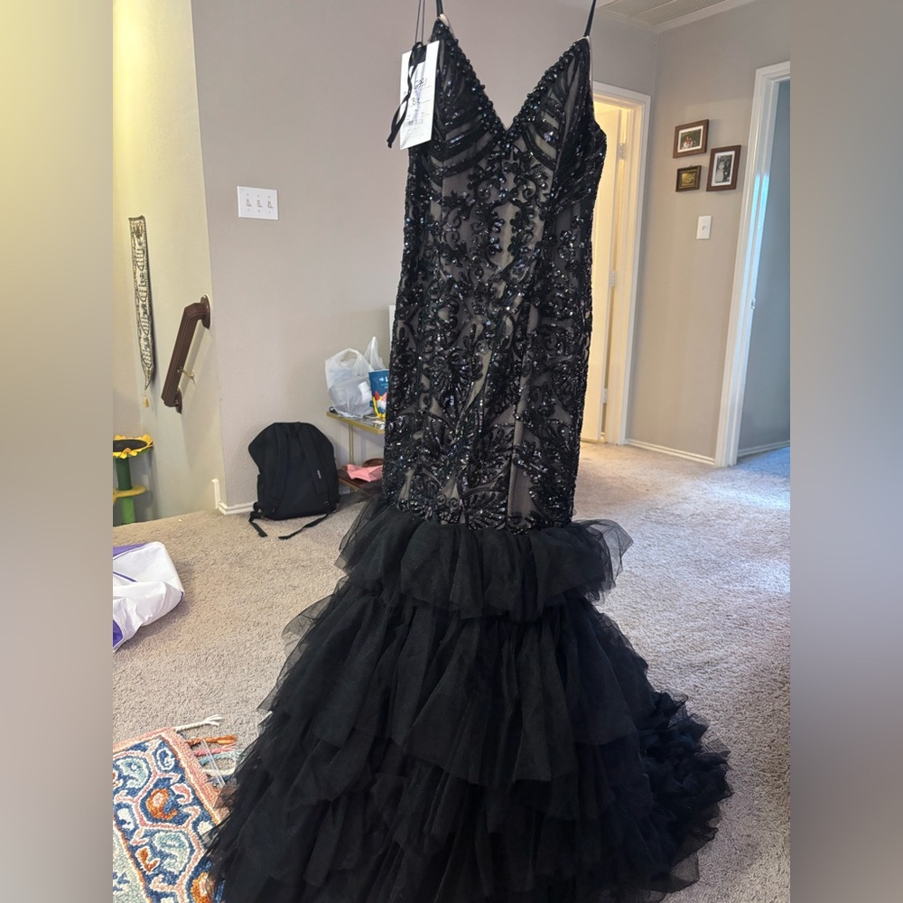 MAC DUGGAL evening gown